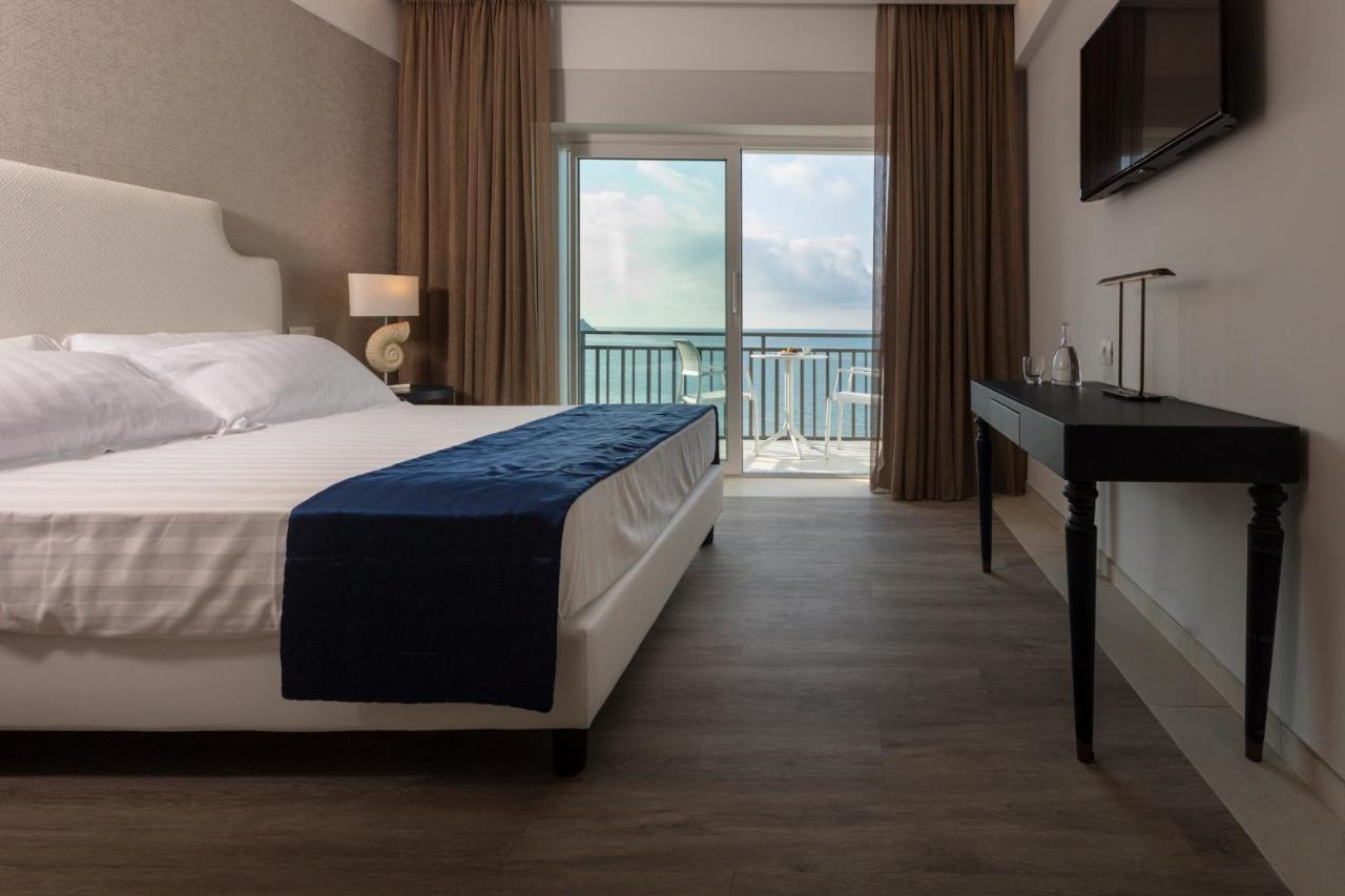 Summit Hotel กาเอตา ภายนอก รูปภาพ